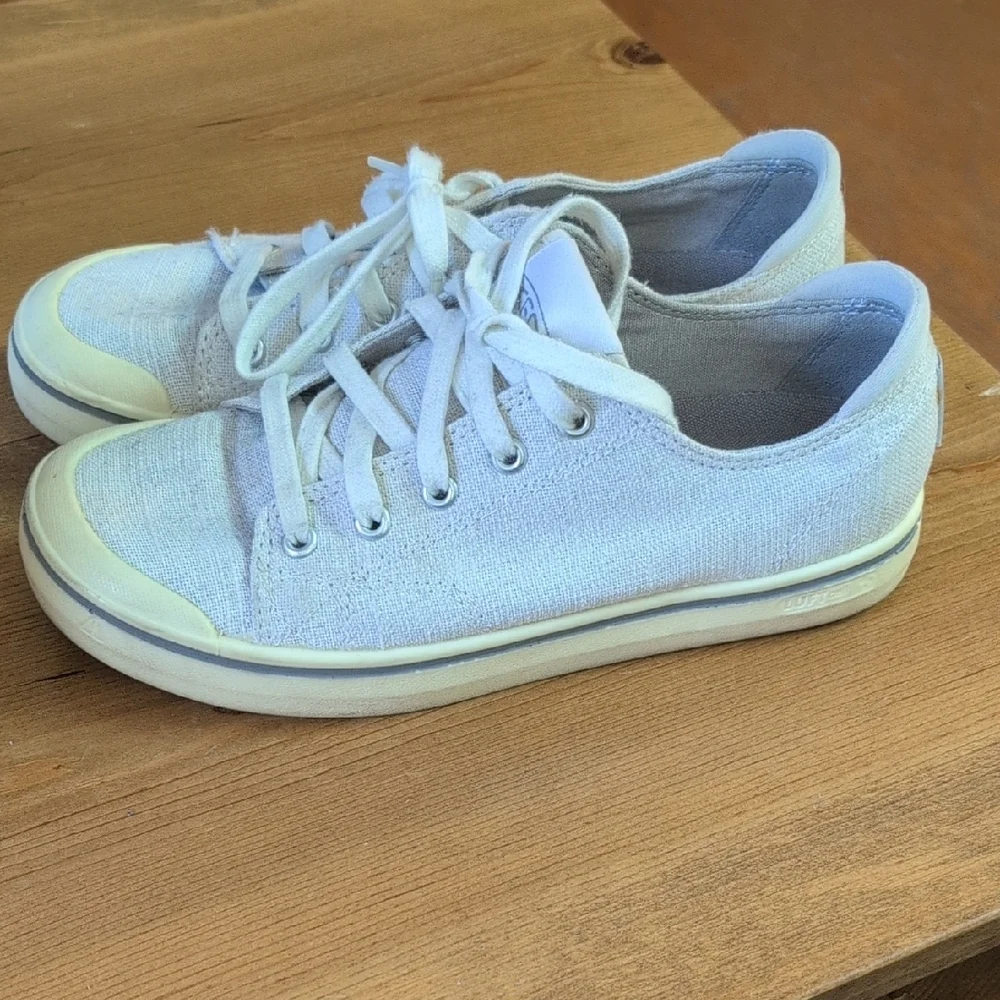 Keens Elsa Light Grey Sneaker 7.5 women's collegiate lace up walking hiking
